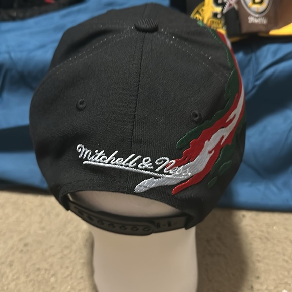 New Jersey Devils Hat - Picture 3 of 5
